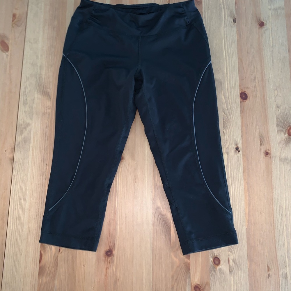 Tek gear black capri leggings